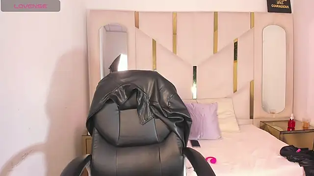 Salmaportman69 online show from 03/03/26, 05:42