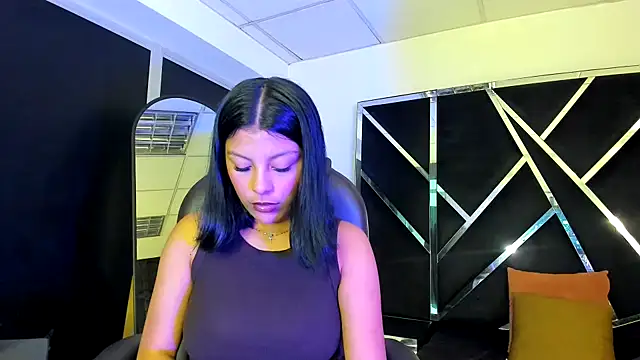 Snapshot of Salmaportman69 chatting on 10/23/25, 02:32 Salmaportman69 online show from 10/23/25, 02:32