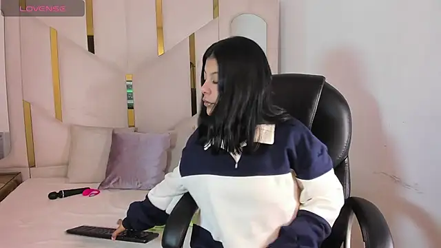 Salmaportman69 online show from 02/14/26, 02:39