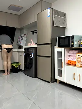 Snapshot of Hey-Cute chatting on 10/26/25, 01:11 Hey-Cute online show from 10/26/25, 01:11