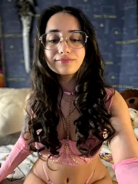 Snapshot of LittleX_Angel chatting on 11/07/25, 09:03 LittleX Angel online show from 11/07/25, 09:03