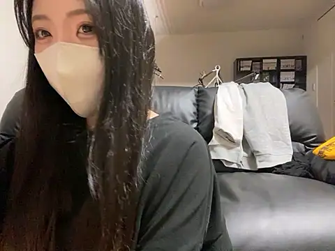 Snapshot of yazawa_oO chatting on 06/27/26, 11:33 yazawa oO online show from 06/27/26, 11:33