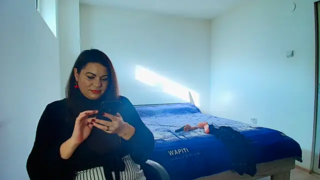 Snapshot of VixenVibesX chatting on 10/18/25, 01:13 VixenVibesX online show from 10/18/25, 01:13