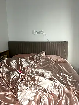 Snapshot of anna_elfi chatting on 10/18/25, 10:17 anna elfi online show from 10/18/25, 10:17