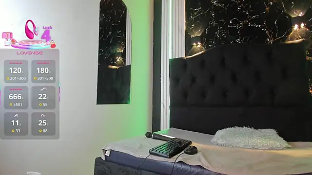 Snapshot of Miiss_eva chatting on 11/25/25, 11:21 Miiss eva online show from 11/25/25, 11:21