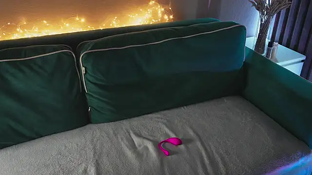 milasmiu online show from 02/18/25, 07:09