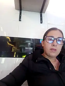 CHARLOTTE 1711 online show from 12/17/25, 08:47