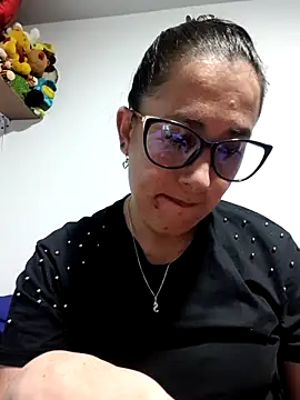 CHARLOTTE 1711 online show from 10/19/25, 04:26