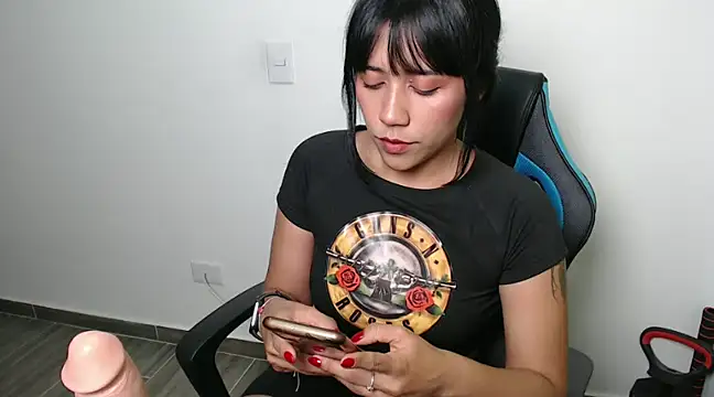 Snapshot of juli_love11 chatting on 01/22/25, 12:16 juli love11 online show from 01/22/25, 12:16
