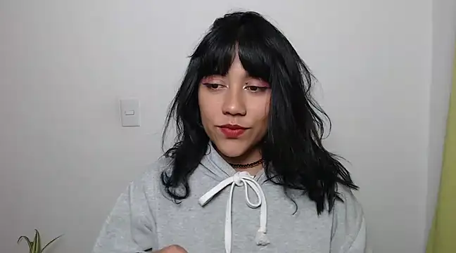 Snapshot of juli_love11 chatting on 03/05/25, 02:36 juli love11 online show from 03/05/25, 02:36