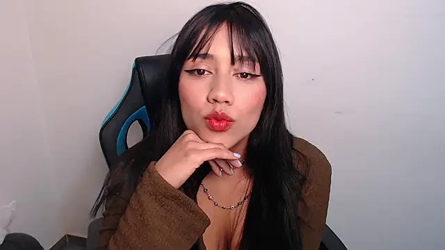 Snapshot of juli_love11 chatting on 09/14/25, 02:34 juli love11 online show from 09/14/25, 02:34