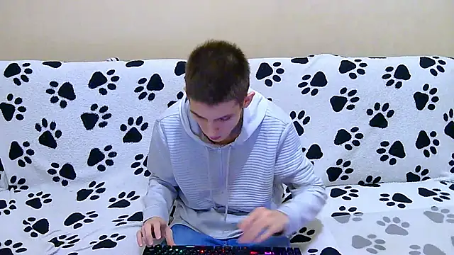 Lester Broo online show from 04/01/26, 07:44