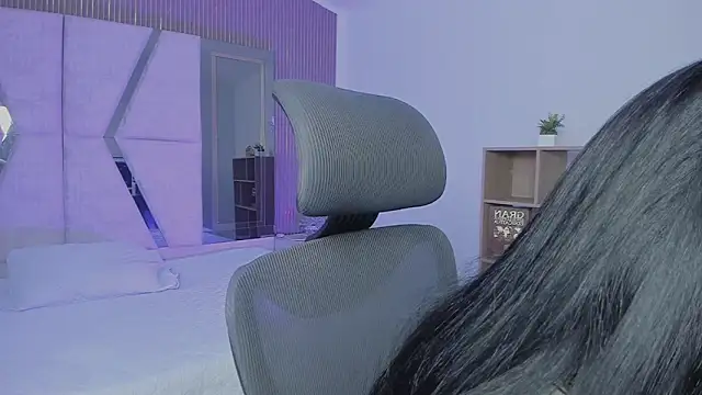 BellaaStorm online show from 10/02/25, 02:20