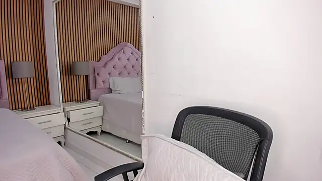 BellaaStorm online show from 11/06/25, 04:38