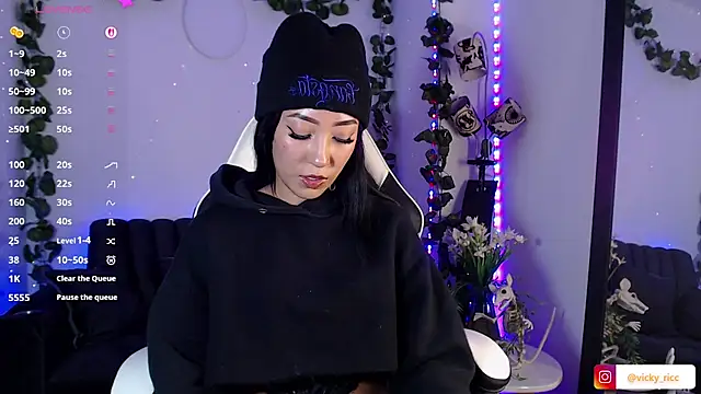 victoria ricci a online show from 09/19/25, 04:55