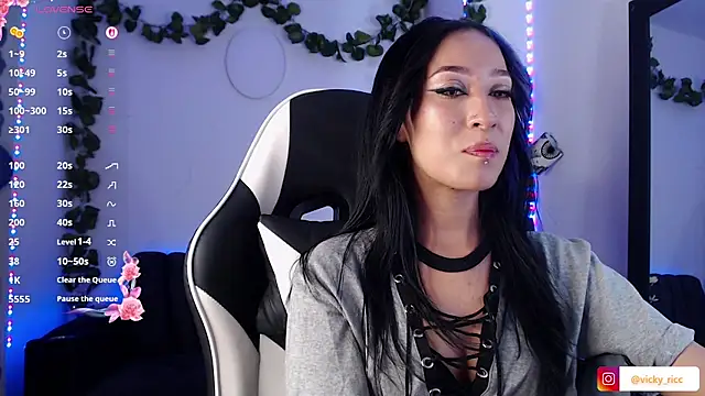 victoria ricci a online show from 10/11/25, 12:44