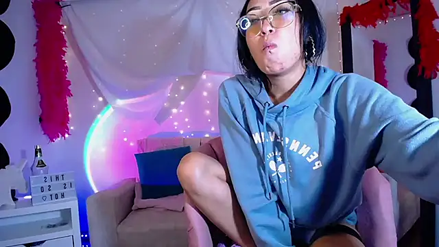 victoria ricci a online show from 03/18/25, 06:50