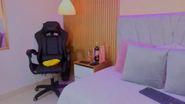 avis lara online show from 02/25/26, 07:36