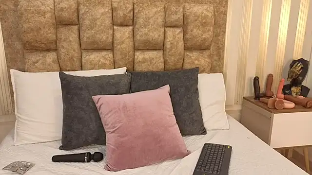 Snapshot of avis_lara chatting on 12/03/25, 06:40 avis lara online show from 12/03/25, 06:40