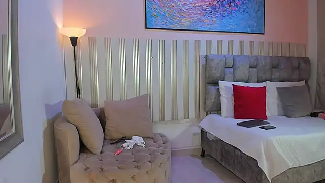 avis lara online show from 02/07/26, 03:53