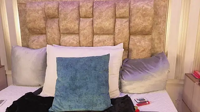 Snapshot of avis_lara chatting on 11/21/25, 07:46 avis lara online show from 11/21/25, 07:46