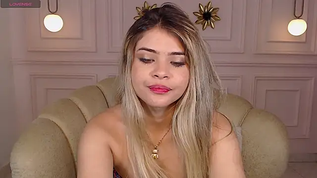 evelyn leee1 online show from 01/15/25, 03:50