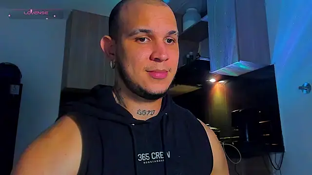 austinoficial online show from 05/15/26, 02:42