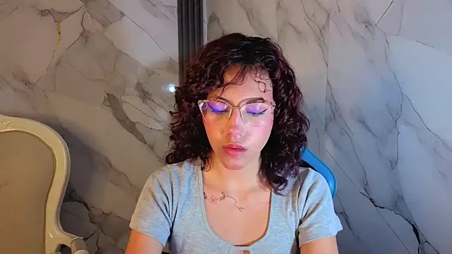 Snapshot of zoe_ch_ chatting on 06/04/26, 03:11 zoe ch online show from 06/04/26, 03:11
