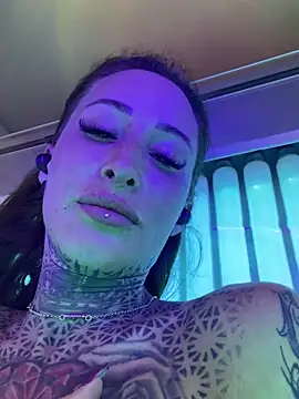 Snapshot of Black_sweet_Rose chatting on 01/20/25, 01:11 Black sweet Rose online show from 01/20/25, 01:11