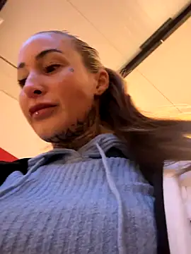 Snapshot of Black_sweet_Rose chatting on 01/08/26, 03:29 Black sweet Rose online show from 01/08/26, 03:29