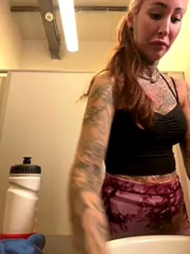 Snapshot of Black_sweet_Rose chatting on 12/22/25, 11:32 Black sweet Rose online show from 12/22/25, 11:32