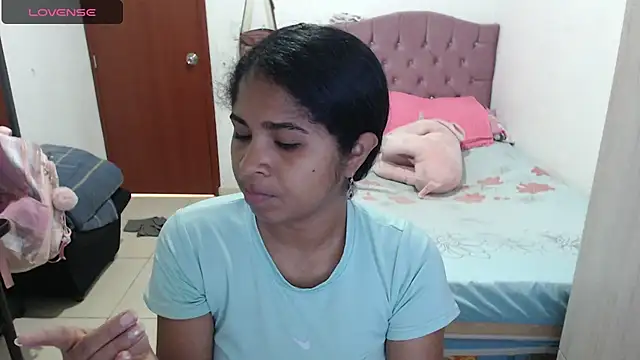 Snapshot of july-feria chatting on 10/10/25, 04:30 july-feria online show from 10/10/25, 04:30