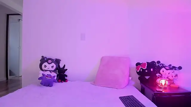 raven  white1 online show from 10/29/25, 07:02