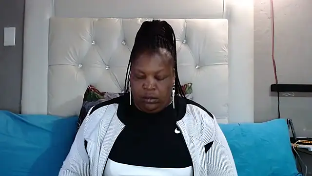 Snapshot of omalicha98 chatting on 02/17/26, 06:00 omalicha98 online show from 02/17/26, 06:00