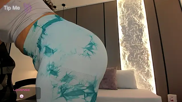 lilly ass  online show from 11/28/25, 01:00