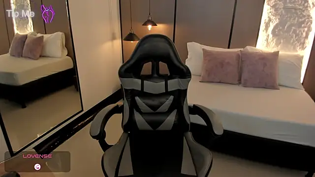 lilly ass  online show from 12/21/25, 12:40