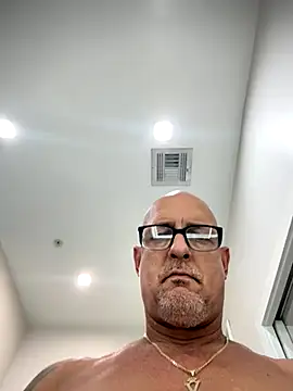 Snapshot of carlospingalinda chatting on 09/21/25, 11:10 carlospingalinda online show from 09/21/25, 11:10