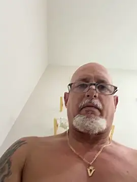 Snapshot of carlospingalinda chatting on 02/05/26, 10:05 carlospingalinda online show from 02/05/26, 10:05