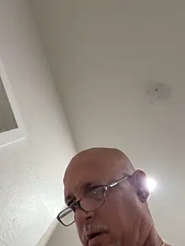 Snapshot of carlospingalinda chatting on 09/19/25, 11:53 carlospingalinda online show from 09/19/25, 11:53