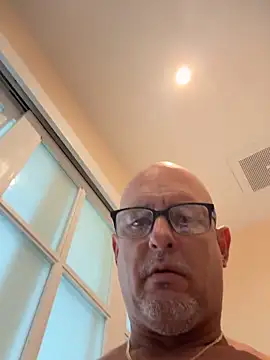 Snapshot of carlospingalinda chatting on 09/24/25, 08:37 carlospingalinda online show from 09/24/25, 08:37