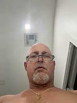 Snapshot of carlospingalinda chatting on 02/24/26, 10:54 carlospingalinda online show from 02/24/26, 10:54