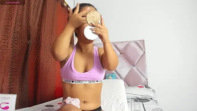 AnieRey online show from 11/29/25, 04:18