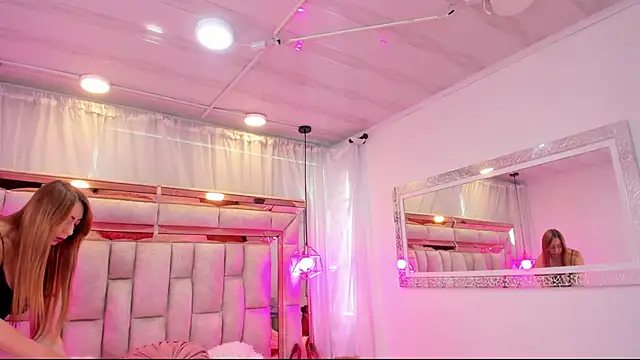 Snapshot of Katalina_Evans chatting on 09/24/25, 12:00 Katalina Evans online show from 09/24/25, 12:00