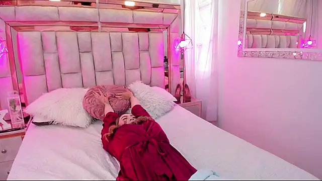 Snapshot of Katalina_Evans chatting on 10/02/25, 12:08 Katalina Evans online show from 10/02/25, 12:08