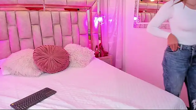 Snapshot of Katalina_Evans chatting on 11/06/25, 12:09 Katalina Evans online show from 11/06/25, 12:09