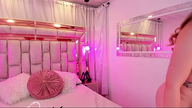 Snapshot of Katalina_Evans chatting on 12/04/25, 11:20 Katalina Evans online show from 12/04/25, 11:20