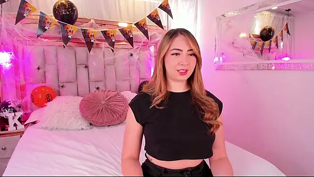 Snapshot of Katalina_Evans chatting on 10/28/25, 12:04 Katalina Evans online show from 10/28/25, 12:04