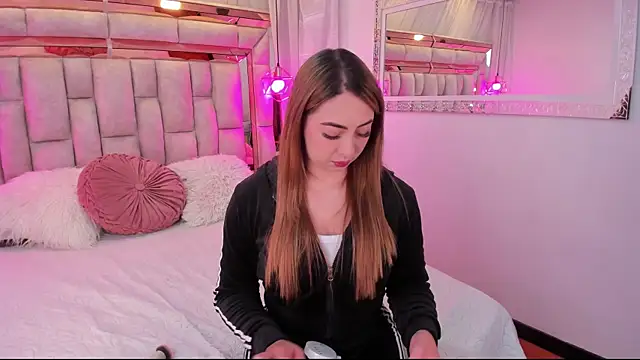 Snapshot of Katalina_Evans chatting on 10/03/25, 11:12 Katalina Evans online show from 10/03/25, 11:12