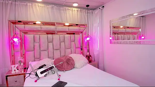 Snapshot of Katalina_Evans chatting on 10/01/25, 11:58 Katalina Evans online show from 10/01/25, 11:58