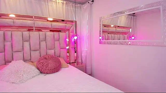 Snapshot of Katalina_Evans chatting on 09/15/25, 07:58 Katalina Evans online show from 09/15/25, 07:58